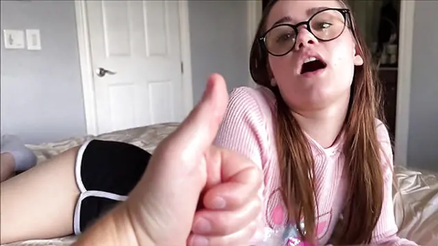 Nerdy girlfriend Discovers Her Squirt Ability -  Session - Alex Adams