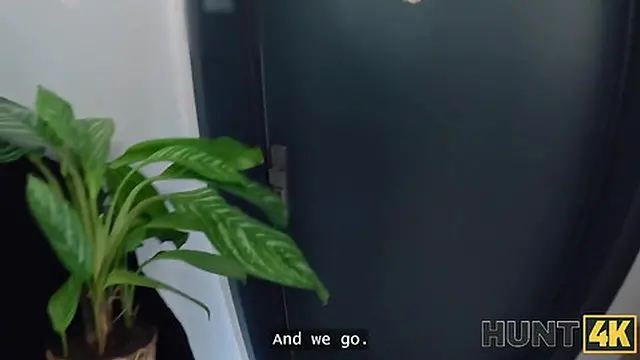 Amalia Davis seduces neighbor with lingerie and intimate allure