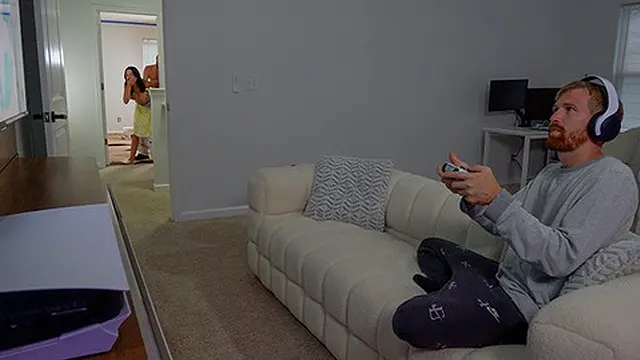 Ex-Wife Pleases Big Painter Hired By Man Distracted By Her